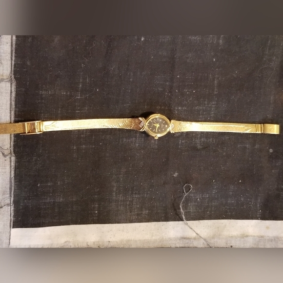 Elgin Quartz Women's Watch EK674-007 - Picture 6 of 6